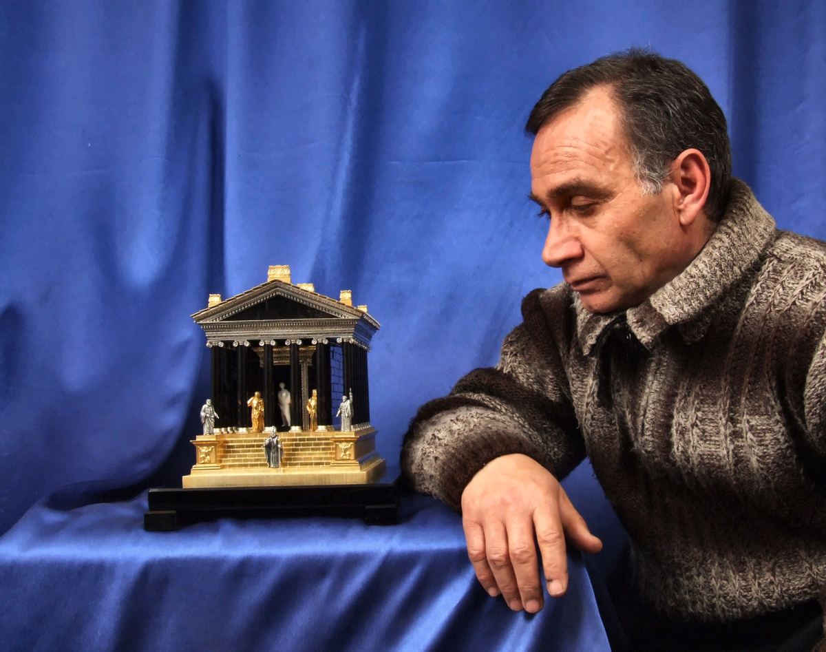 Samvel Hakobyan with his maquette of the Garni temple.