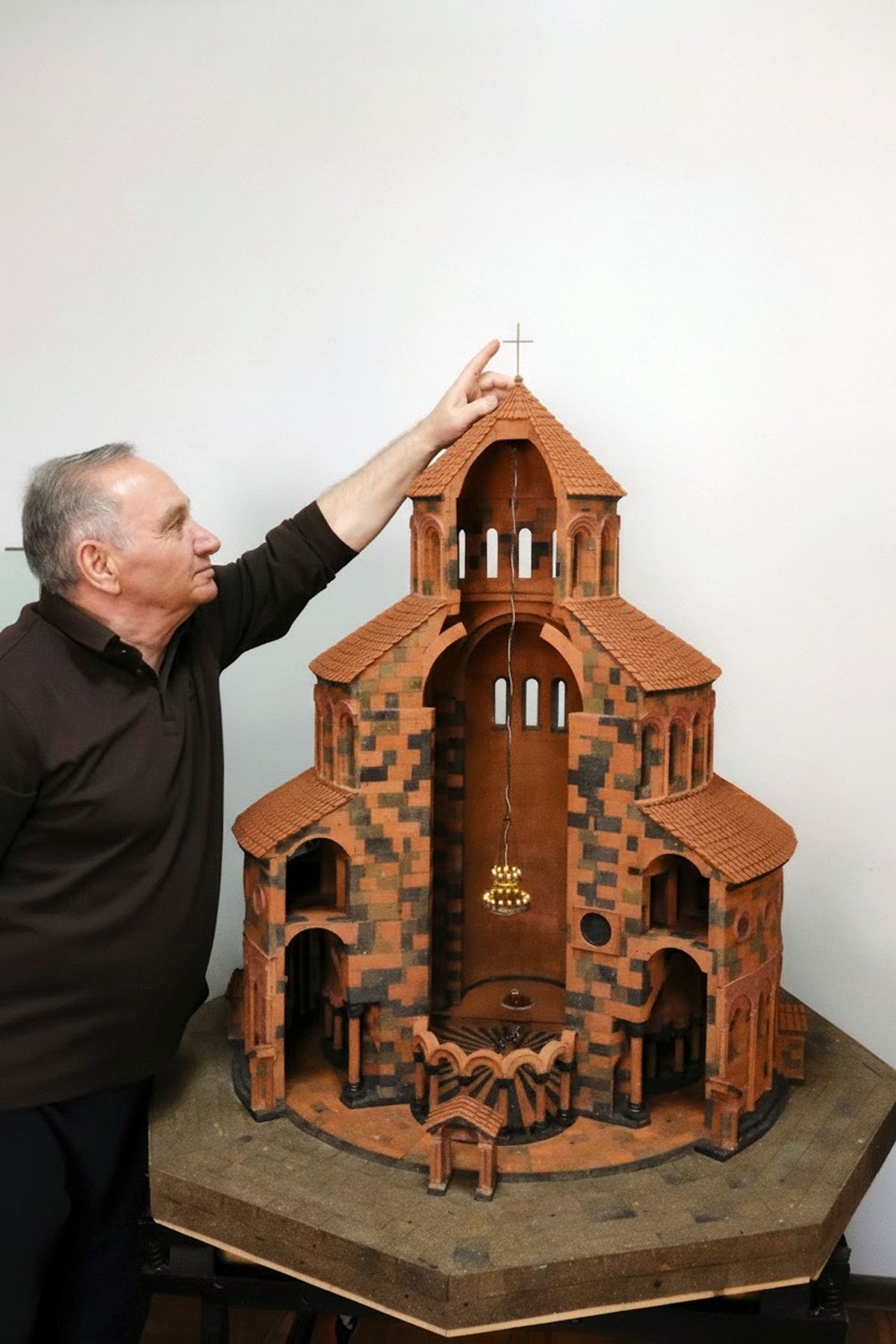 Samvel Hakobyan points into his open Zvartnots maquette.